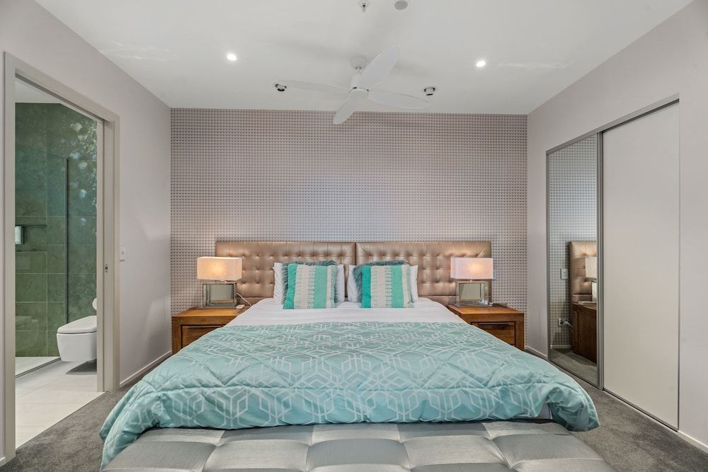 undefined Chic Central Penthouse & Spa by Staysouth 6