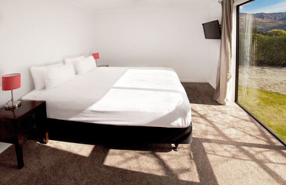 Pembroke Accommodation