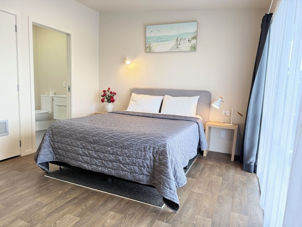 Deluxe Studio, 1 Queen Bed