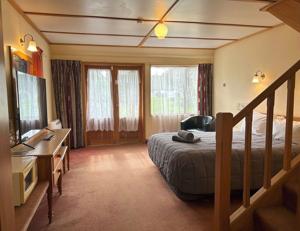 Suite (Attic)