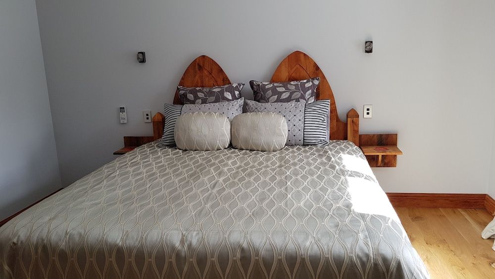 Deluxe Double Room, 1 King Bed, Ensuite (Lotus)