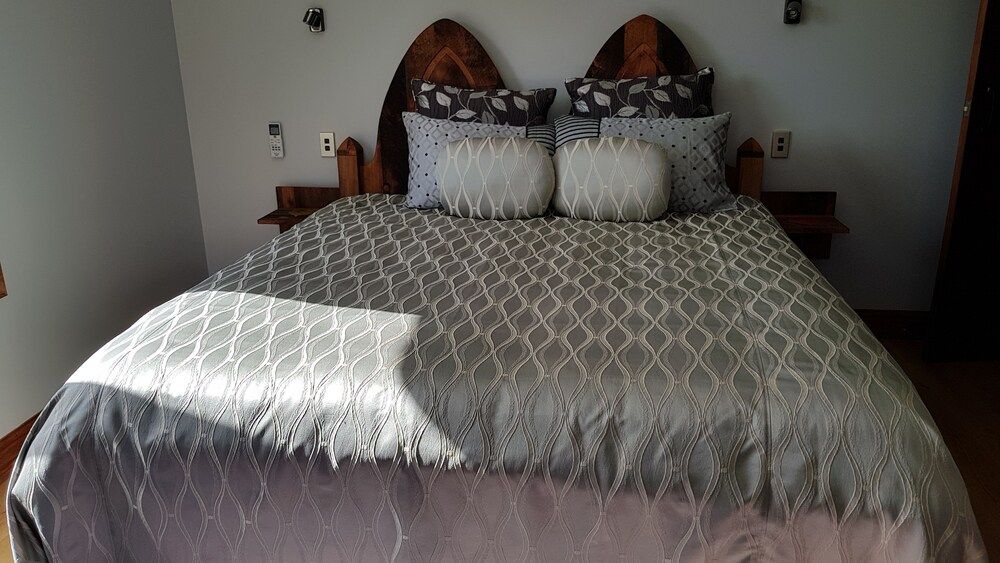 Deluxe Double Room, 1 King Bed, Accessible (Rose)