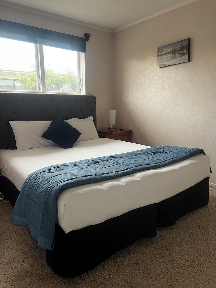 ASURE Surrey Court One Bedroom Unit 3