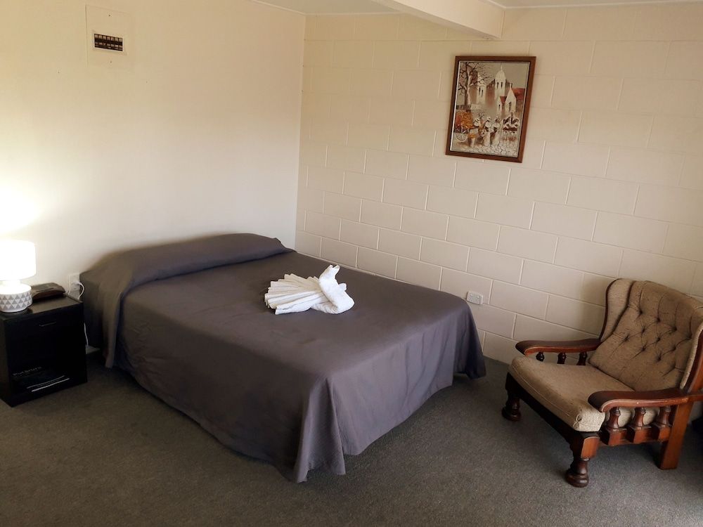 Standard Studio, 1 Queen Bed, Garden View