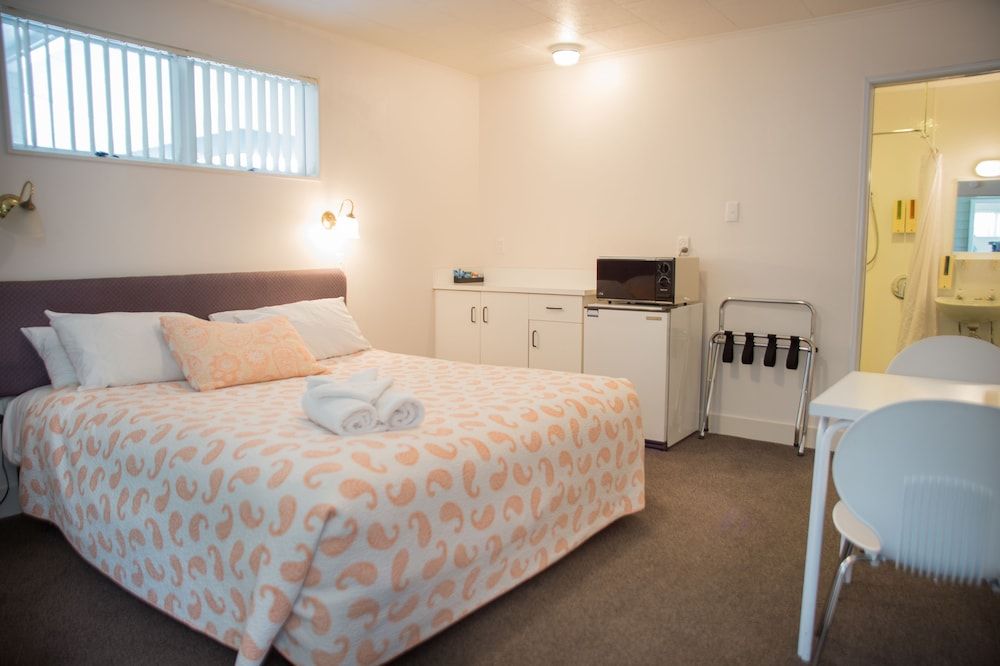 Standard Studio, 1 King Bed
