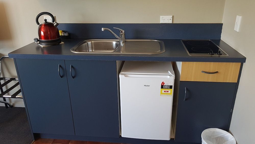 Palm Court Motel Superior Apartment 3