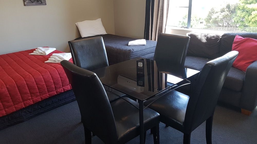 Palm Court Motel Superior Apartment 2