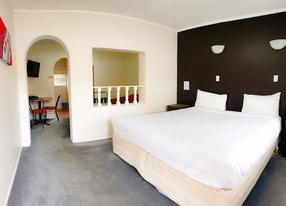 Studio, 1 King Bed (Ground)