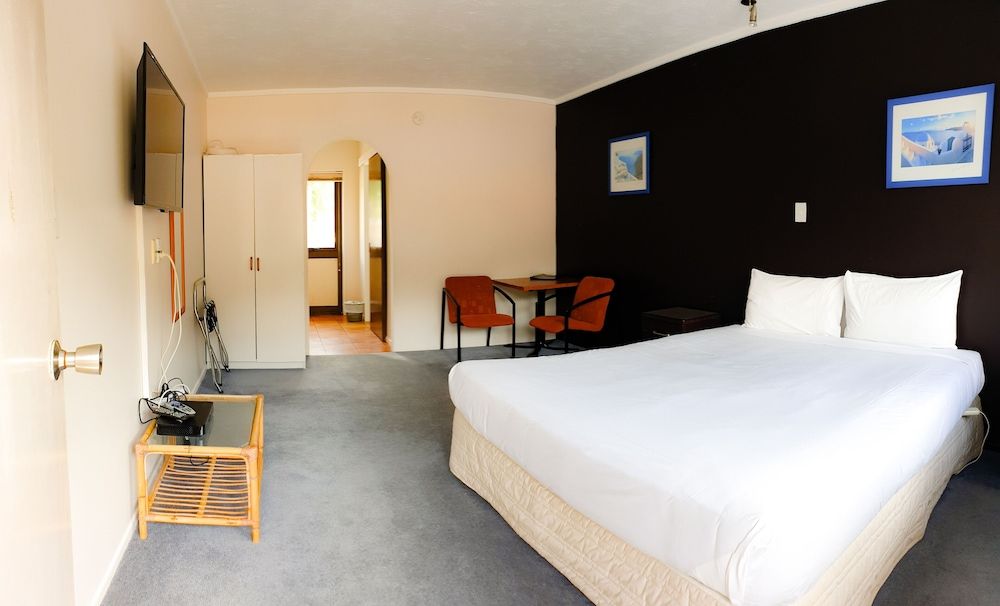 Studio, 1 King Bed (Upstairs)