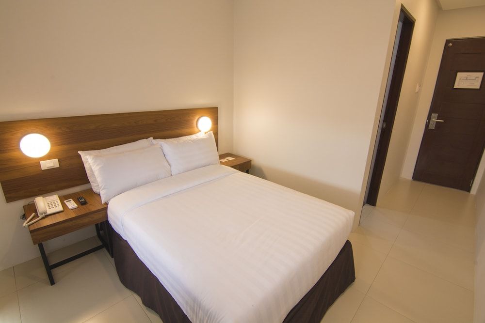 Mango Suites Cauayan Standard Double Room 2