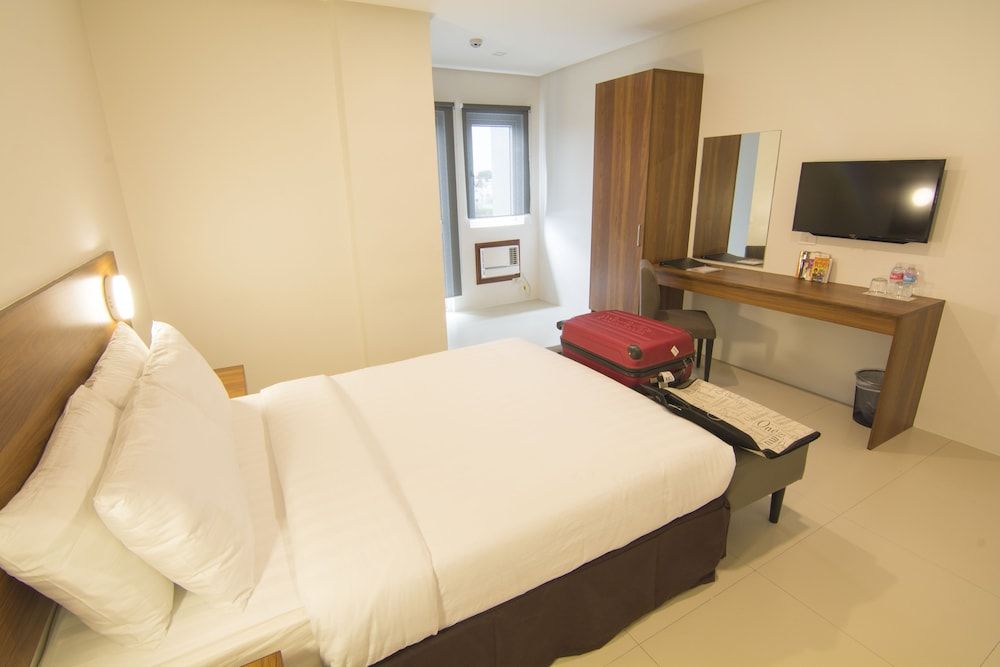 Mango Suites Cauayan Deluxe Double Room