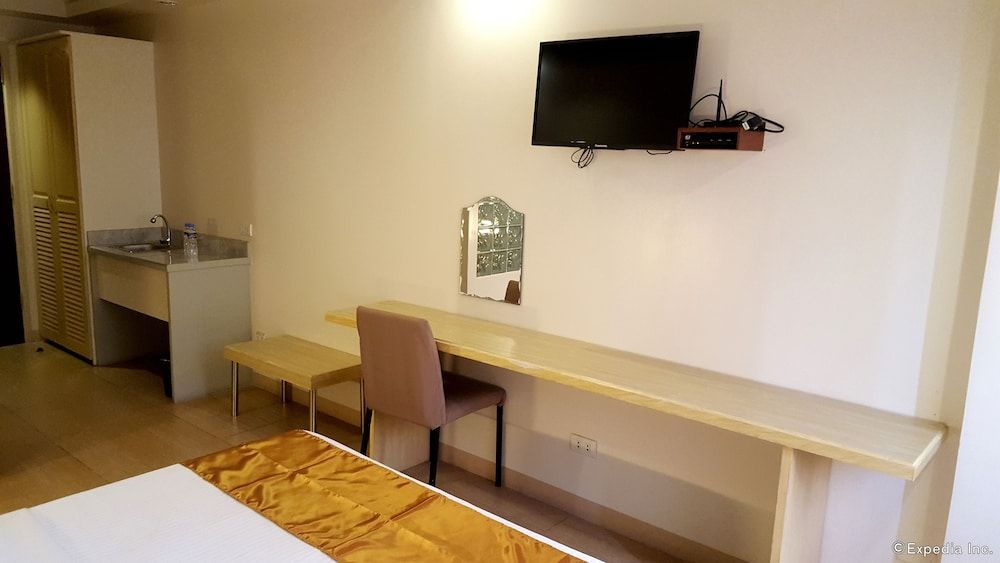 M Suites Hotel Standard Room, 1 Queen Bed 2