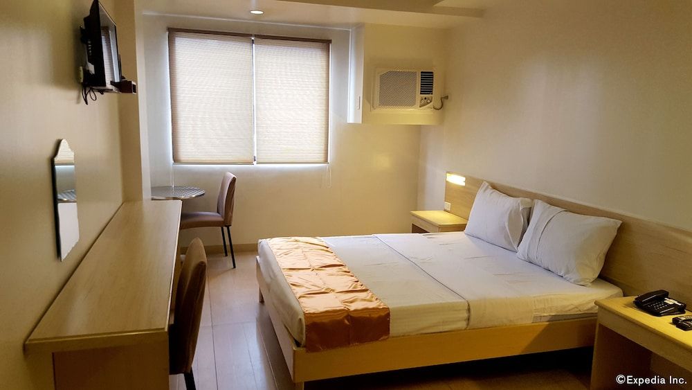 M Suites Hotel Standard Room, 1 Queen Bed 3