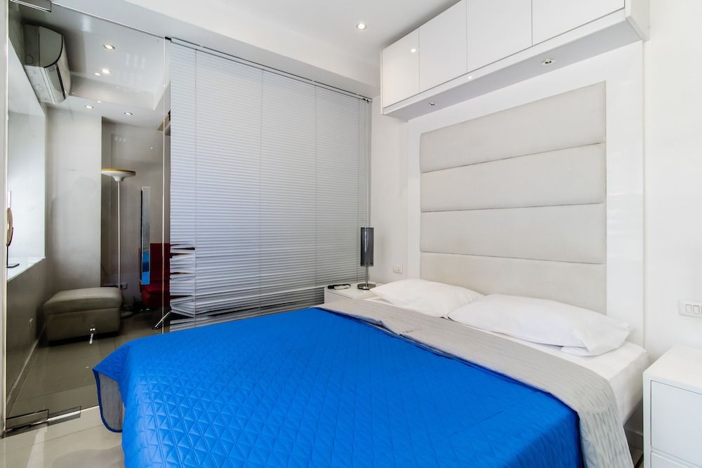 Alcoves Greenbelt Park Place Makati Premier 3 Bedroom (A10) 2