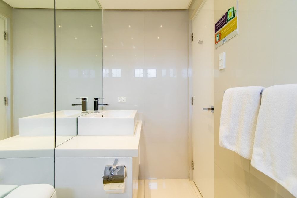 Alcoves Greenbelt Park Place Makati Executive Single Room, 1 Queen Bed with Sofa bed 9