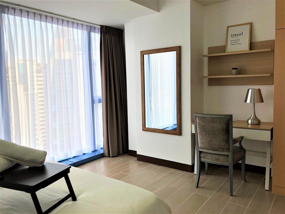 undefined Three Central 8
