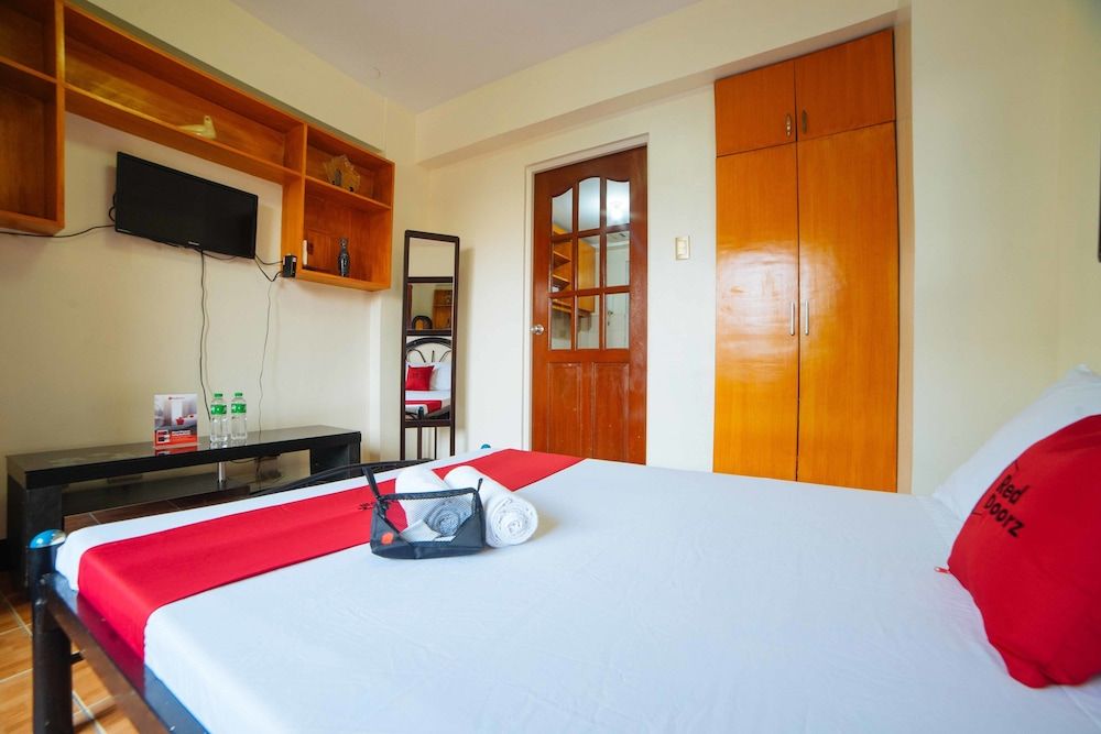 undefined RedDoorz @ Palanan Makati 2 8
