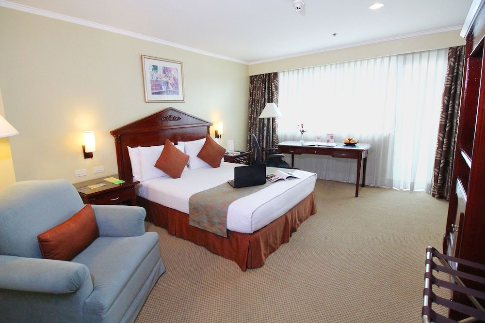 undefined Oxford Suites Makati 3
