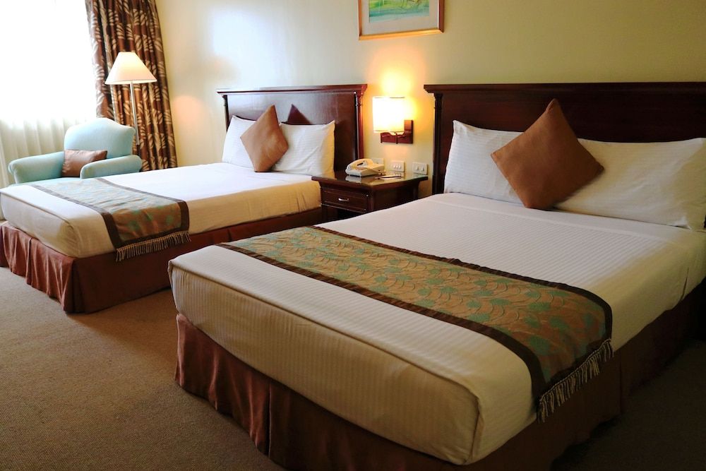 undefined Oxford Suites Makati 10