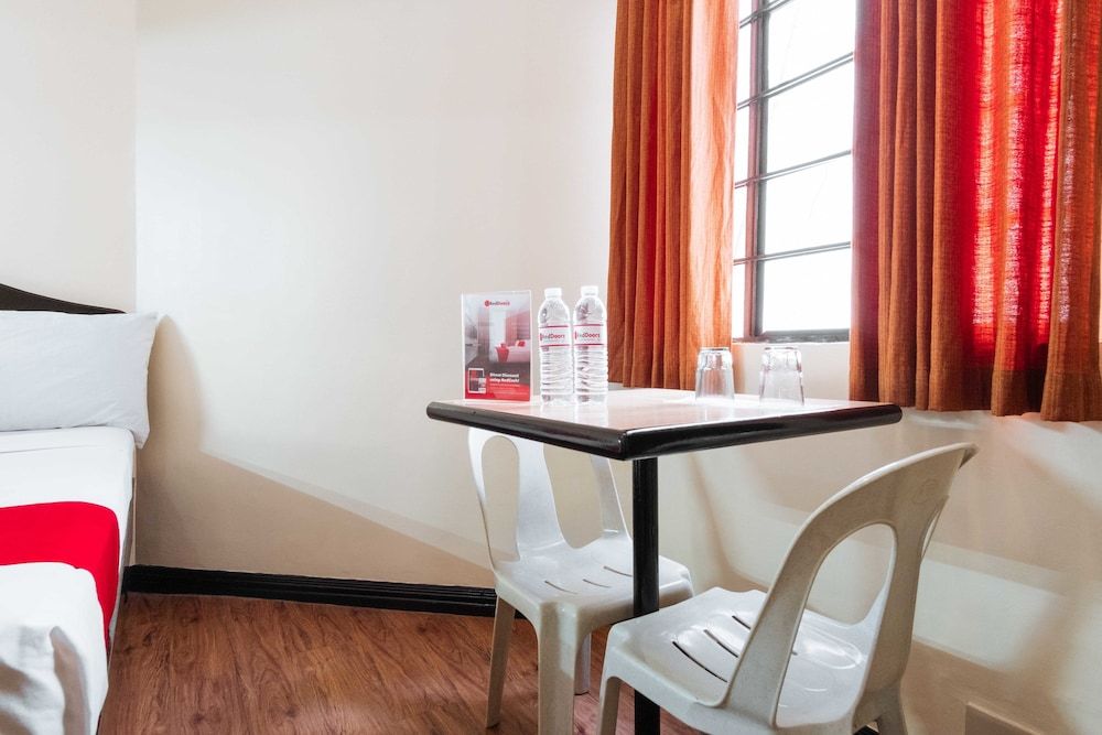 undefined RedDoorz @ Vito Cruz Extension 7