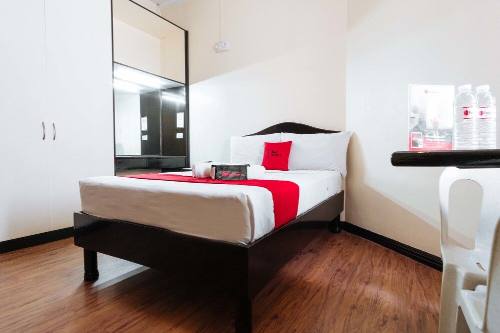 undefined RedDoorz @ Vito Cruz Extension 4