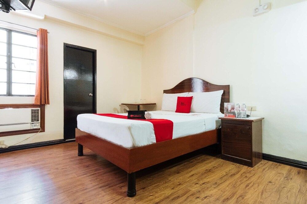undefined RedDoorz @ Vito Cruz Extension 9