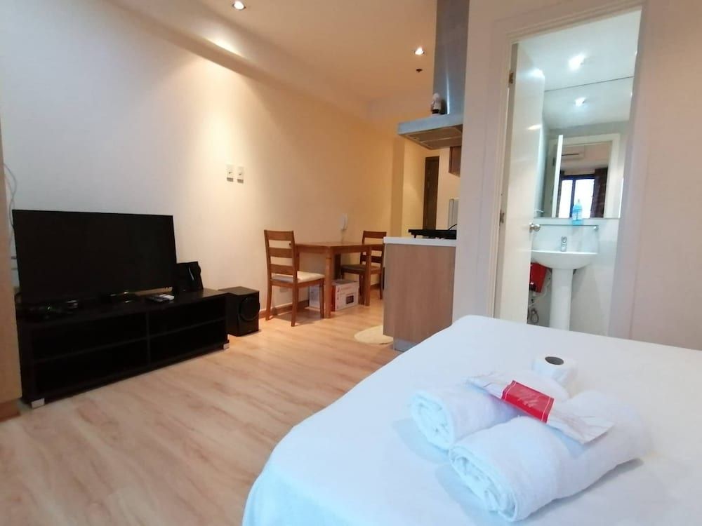 undefined Happy Suites at Knightsbridge Res Makati 10