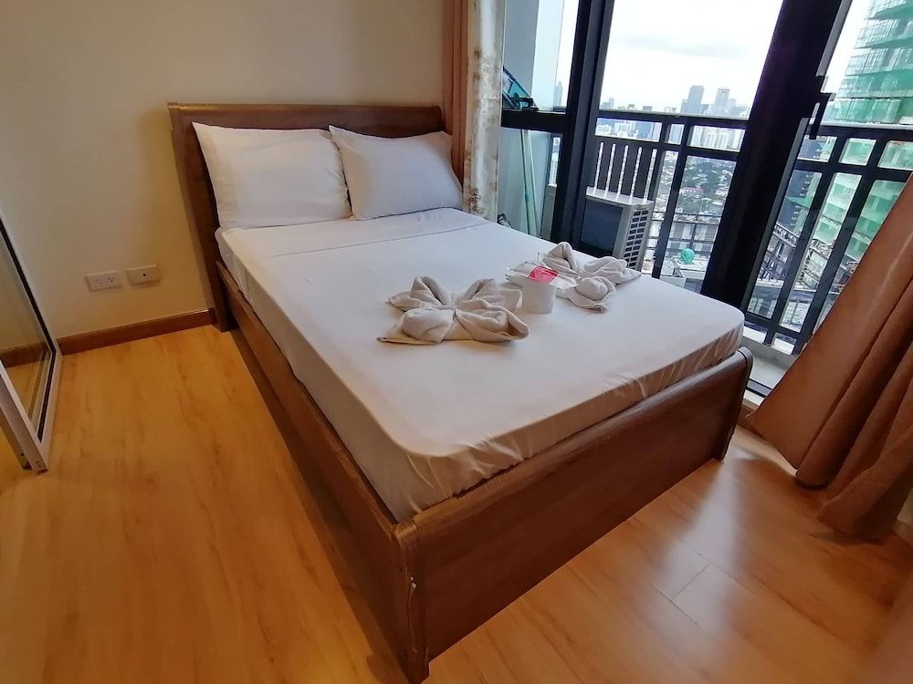 undefined Happy Suites at Knightsbridge Res Makati 8