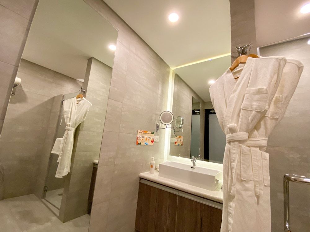 UNWND Flats Makati Executive Room 8
