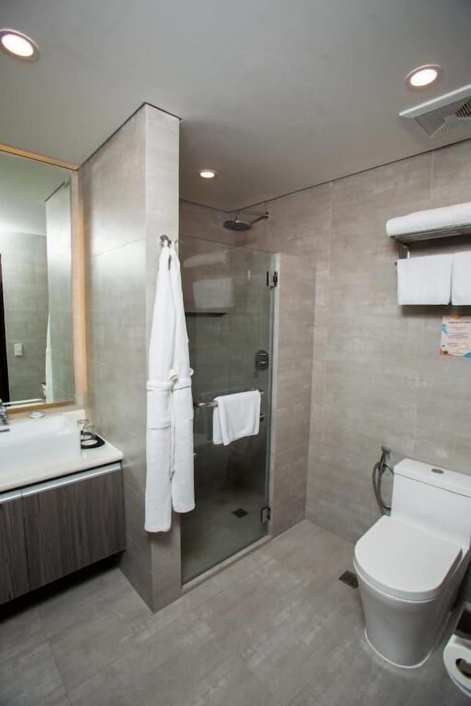 UNWND Flats Makati Executive Room 9