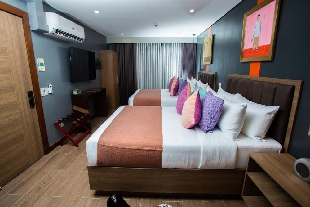 UNWND Flats Makati Premier Room 3