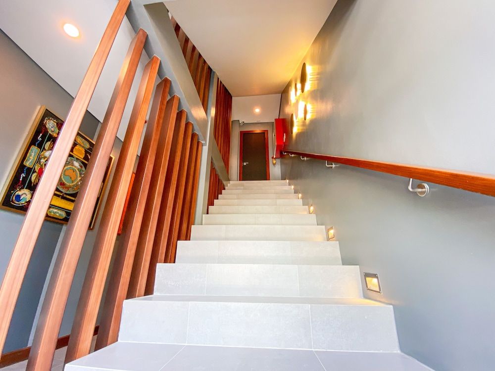 Handrails in stairways