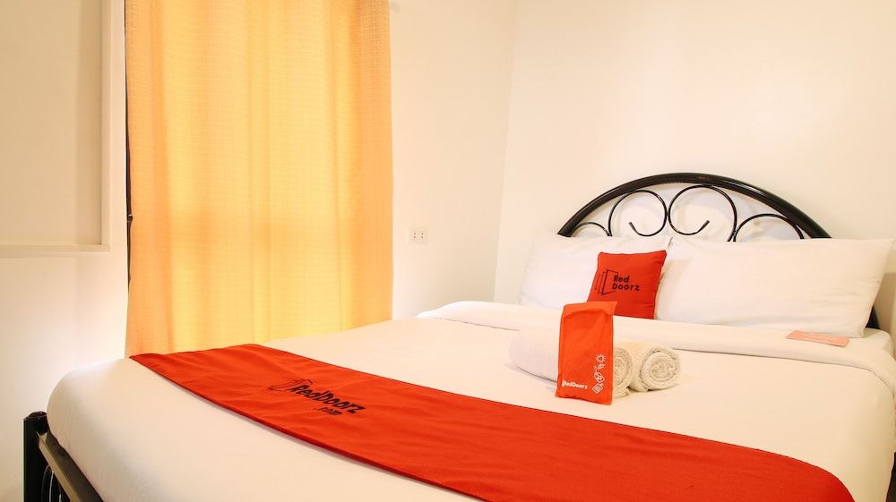 undefined RedDoorz Plus @ Jardin Suites Guadalupe Nuevo 10