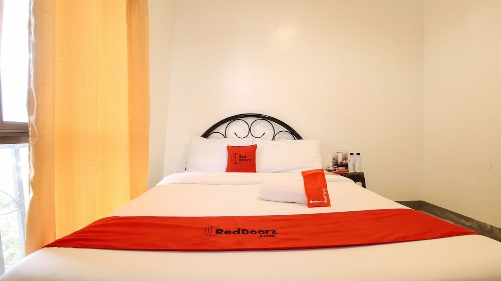 undefined RedDoorz Plus @ Jardin Suites Guadalupe Nuevo 9