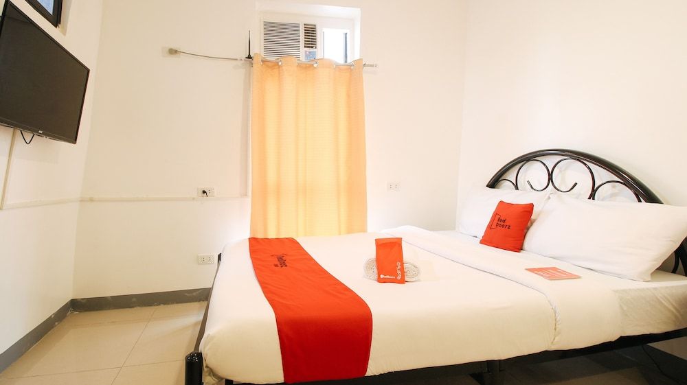 undefined RedDoorz Plus @ Jardin Suites Guadalupe Nuevo 8
