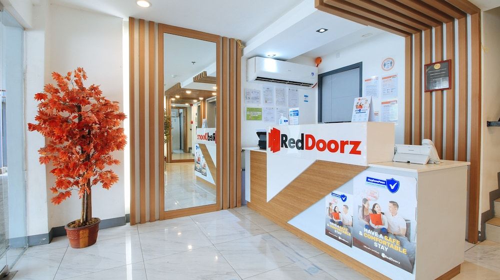 undefined RedDoorz Plus @ Jardin Suites Guadalupe Nuevo