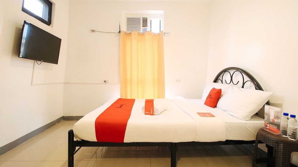 undefined RedDoorz Plus @ Jardin Suites Guadalupe Nuevo 7
