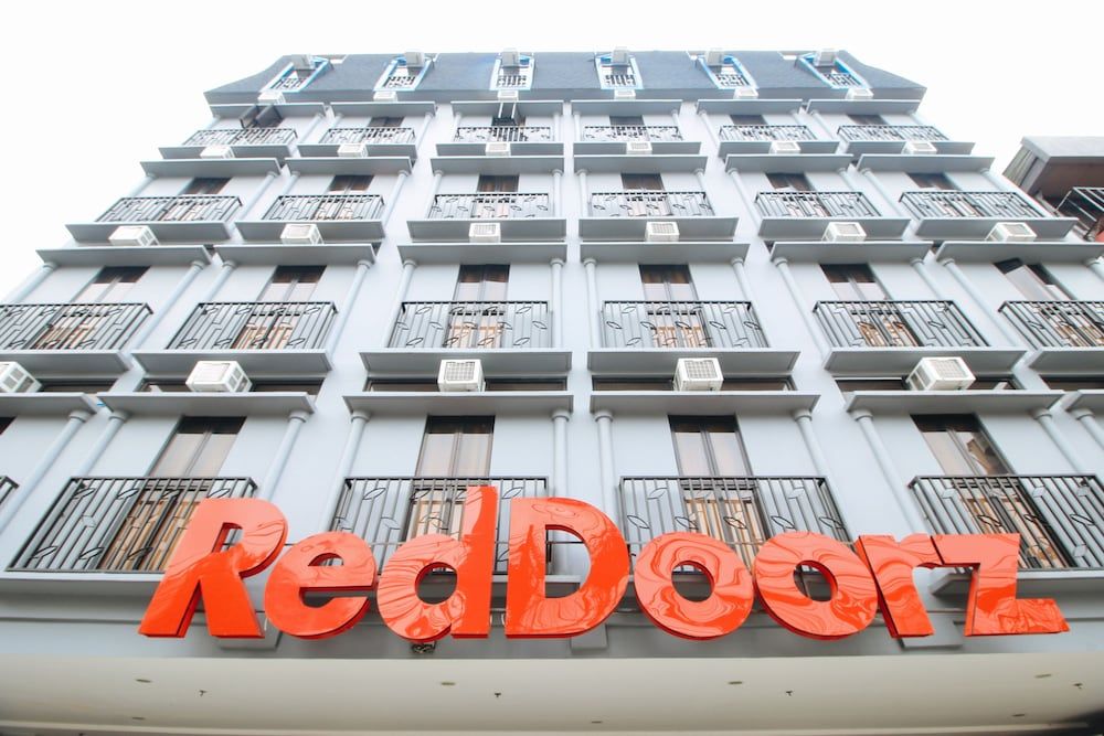 undefined RedDoorz Plus @ Jardin Suites Guadalupe Nuevo 3