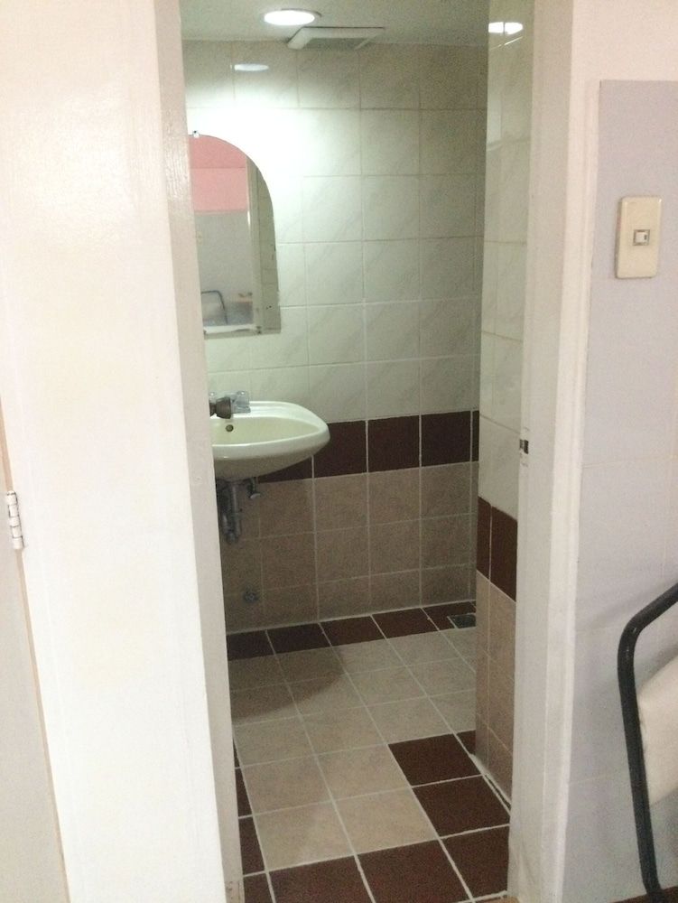 undefined OYO 817 Vista Apartelle 5