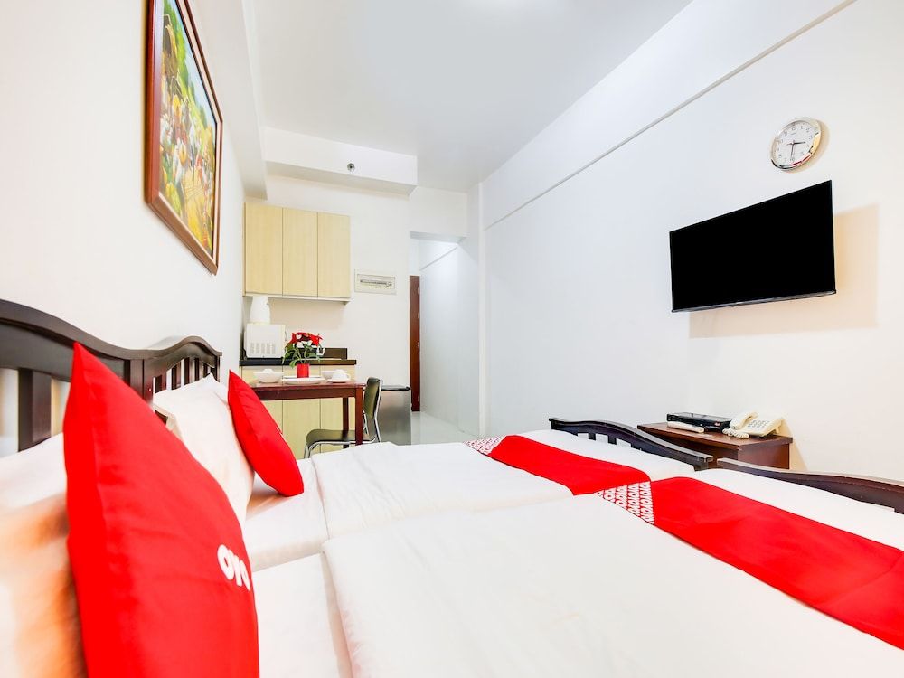 undefined OYO 893 Dian Suites Makati 2