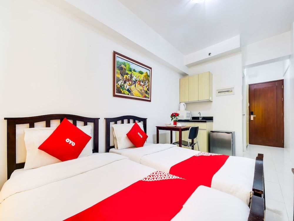 undefined OYO 893 Dian Suites Makati 10