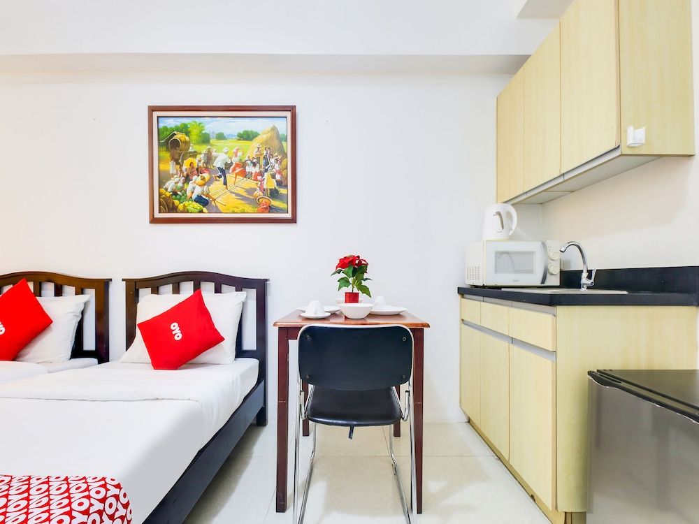 undefined OYO 893 Dian Suites Makati 9