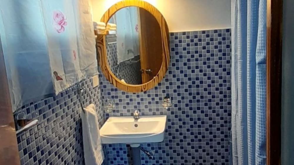 Takbo Beach Resort Cabana 2 - Superior 2 Queen Beds 5