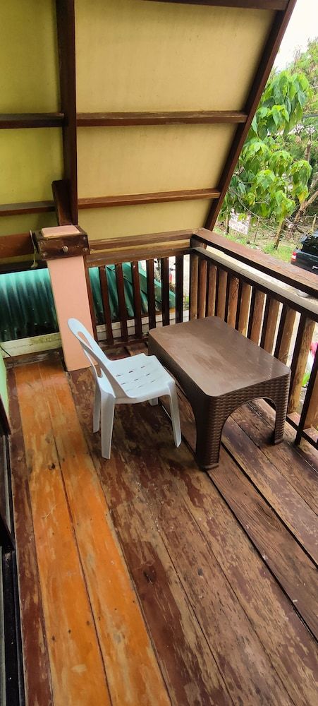 Flo Bed and Breakfast Economy Studio 2