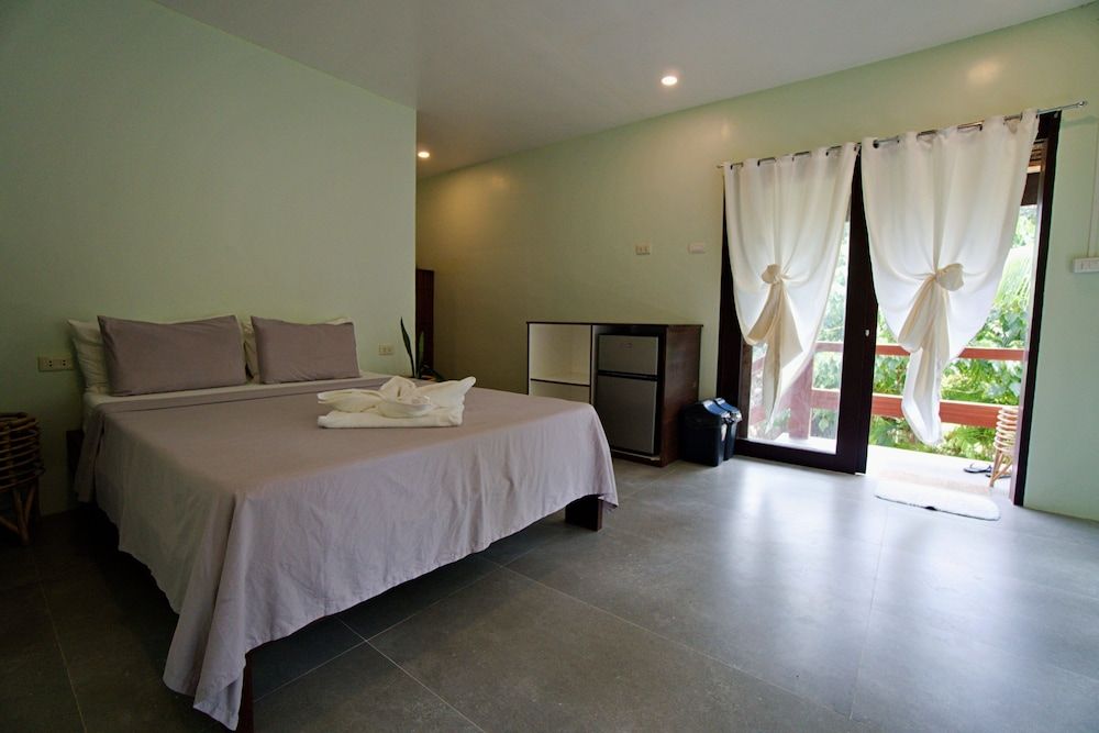 Deluxe Suite with Balcony and Kitchen
