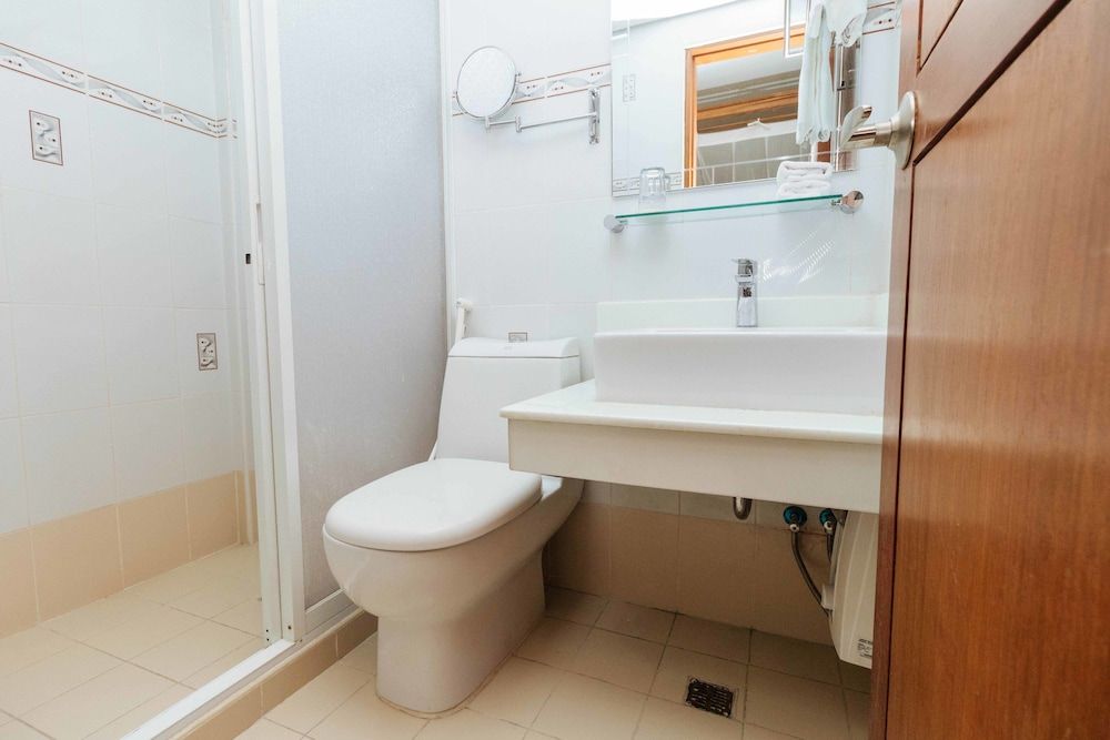 undefined RedDoorz Plus near Vito Cruz Manila 8