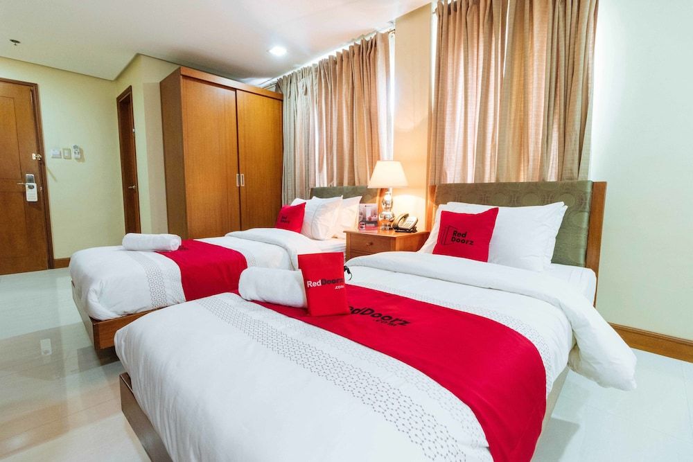 undefined RedDoorz Plus near Vito Cruz Manila 5
