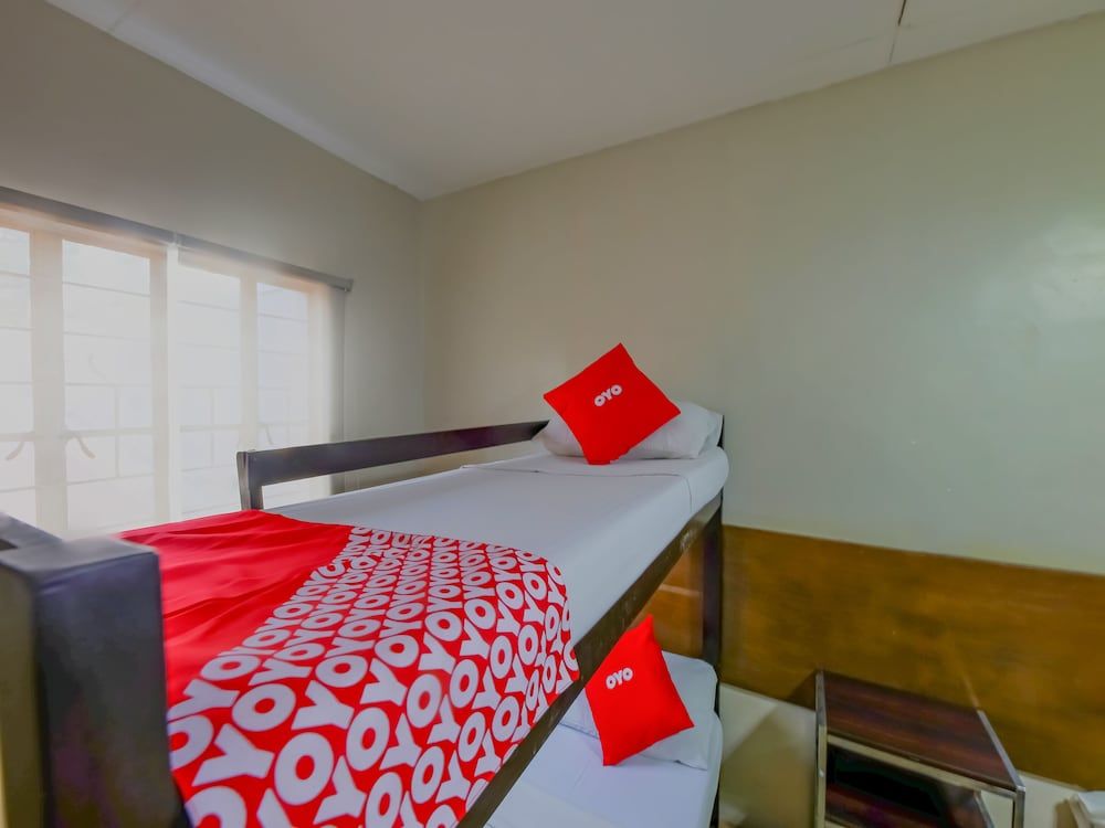 Metro Deluxe Residences Economy Shared Dormitory 4