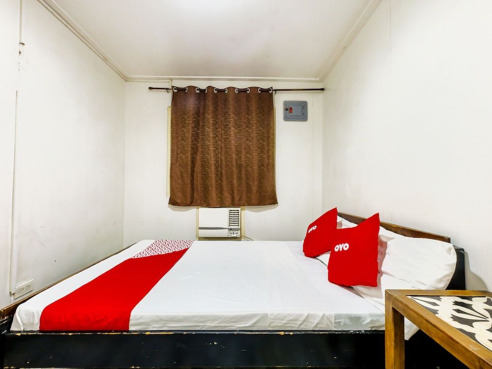 Metro Deluxe Residences Standard Double Room 6