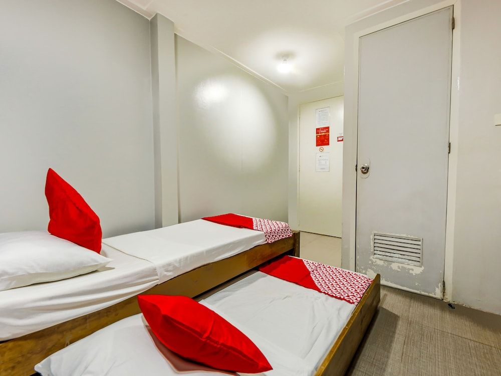 Metro Deluxe Residences Economy Shared Dormitory, Mixed Dorm 3